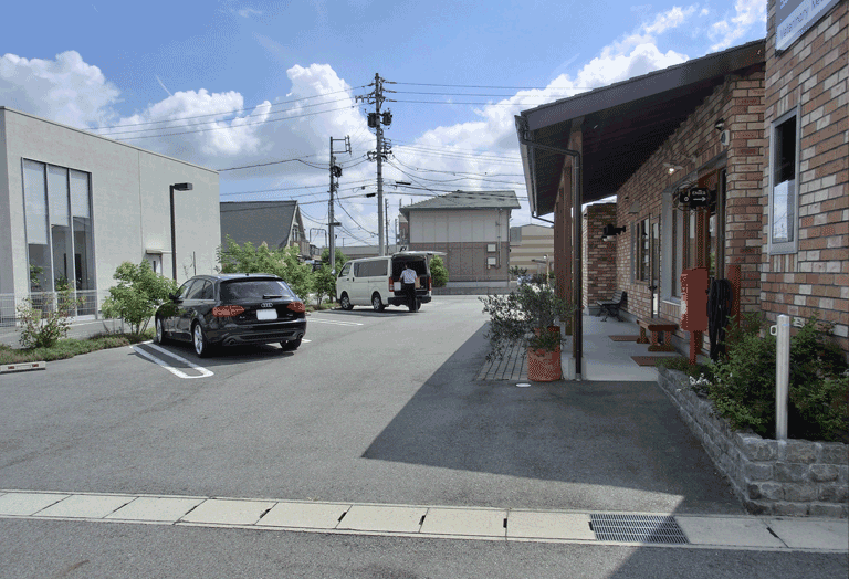 病院入り口・駐車場3